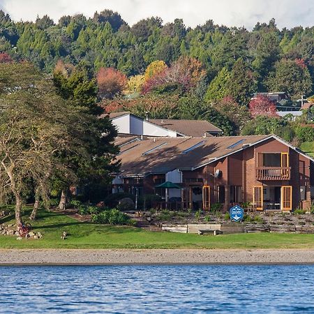 Cascades Lakefront Motel Tauposjön Exteriör bild Residential neighborhood on the shore of Lake Stevens